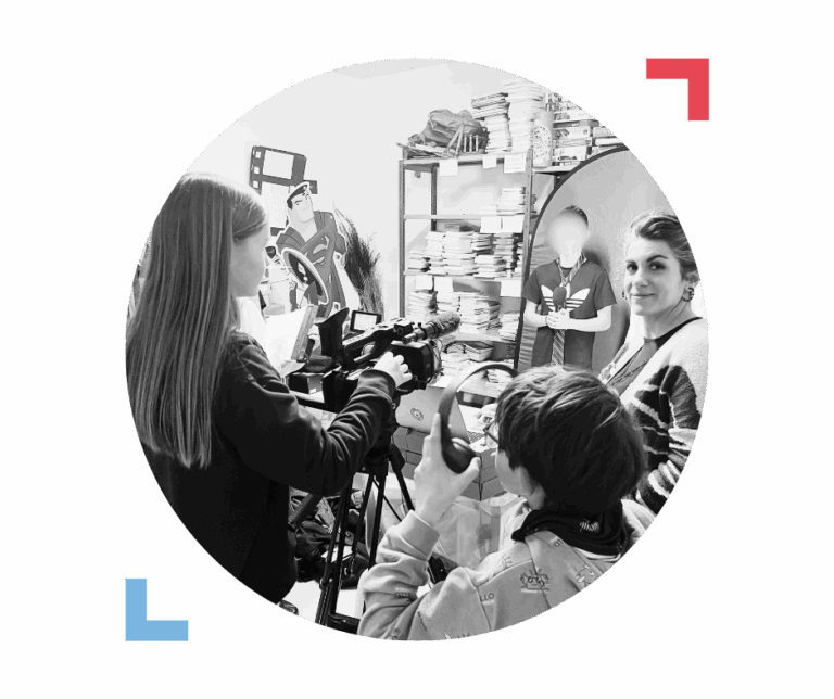 Le Vlipp, média vidéo associatif à Nantes, en train d'animer des ateliers d'éducation aux médias